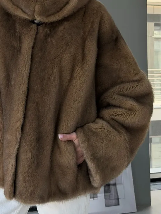 Женский норковый полушубок с капюшоном - фото 2