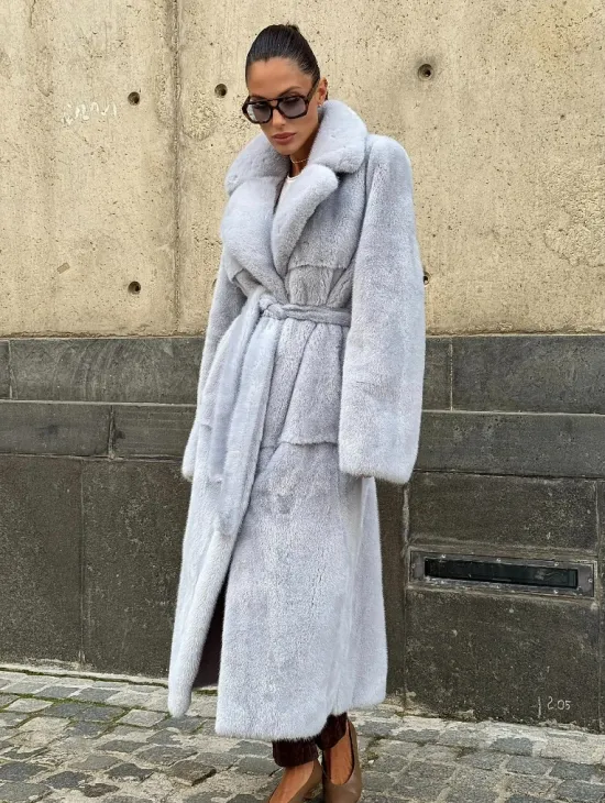 Голубая шуба из плюшевой норки “Velvet” - фото 3