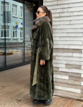 Шуба норковая хаки с воротником из меха куницы - фото 4