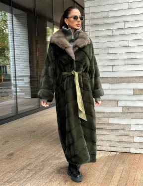 Шуба норковая хаки с воротником из меха куницы - фото 3