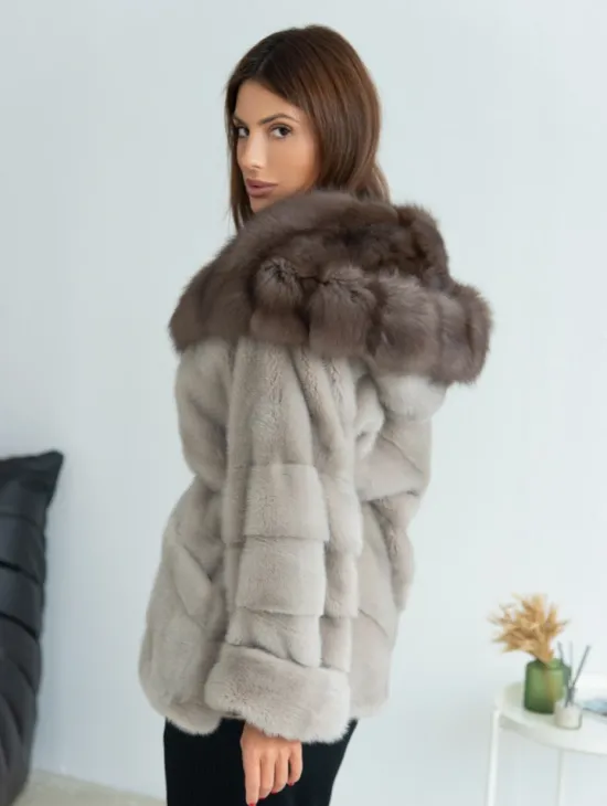 Норковое пончо с капюшоном куница светло-серого цвета - фото 4